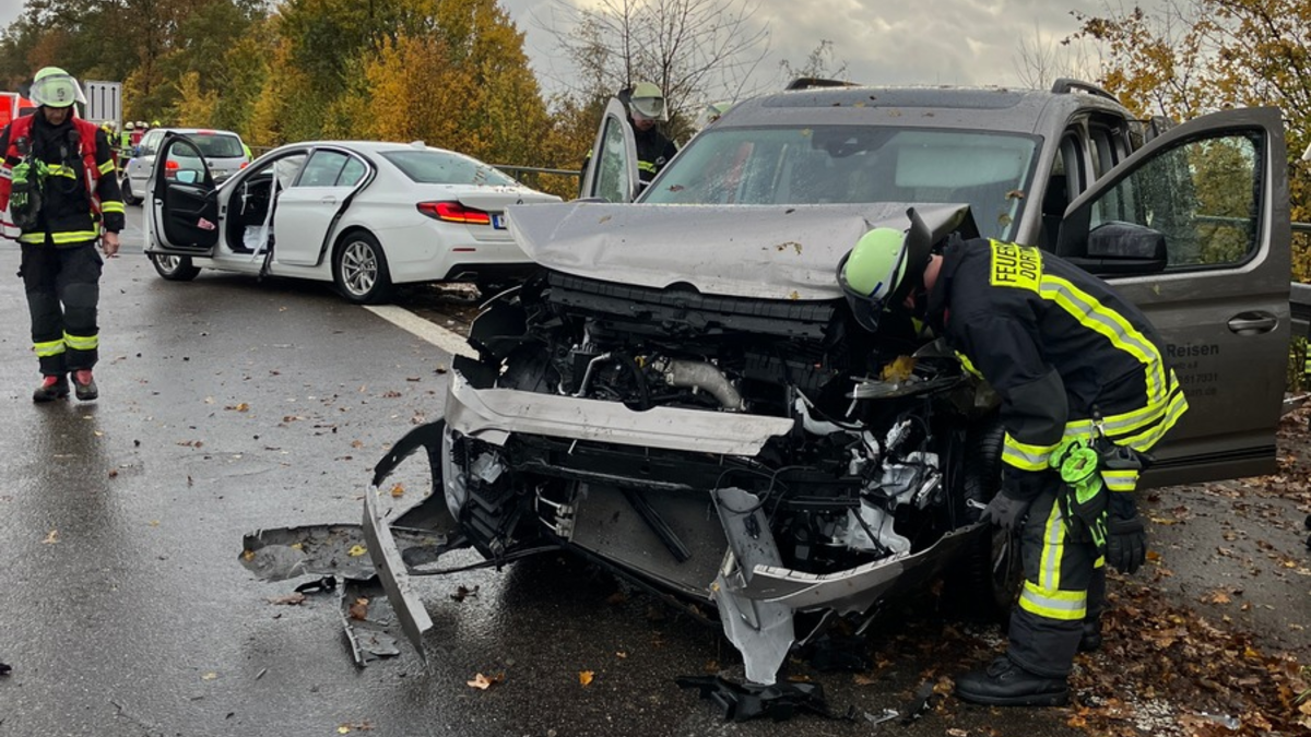 FW-DO: 15.11.2023 - Verkehrsunfall auf der A45 Zwei PKW nach Unfall auf dem Mehrzweckstreifen - Foto: presseportal.de