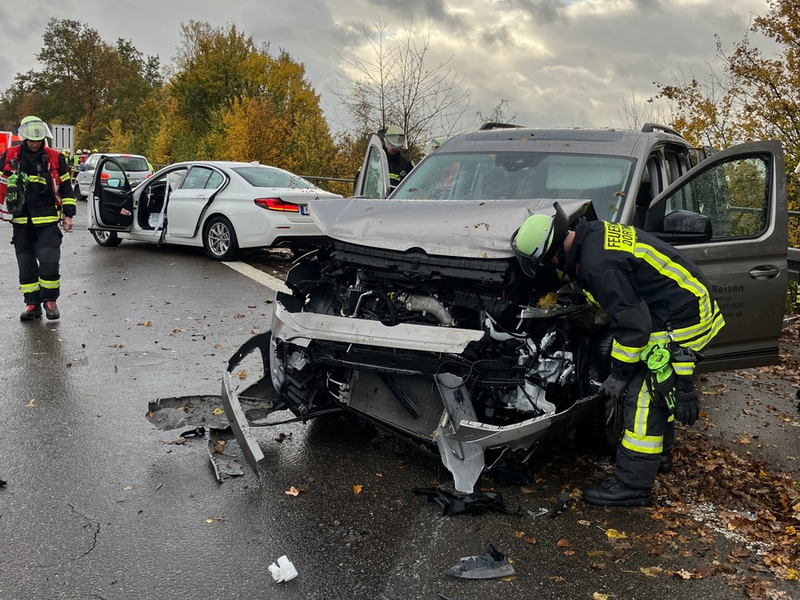 FW-DO: 15.11.2023 - Verkehrsunfall auf der A45 Zwei PKW nach Unfall auf dem Mehrzweckstreifen - Foto: presseportal.de