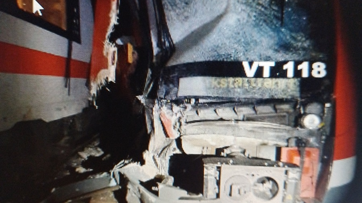 BPOL-HB: Zugkollision: ICE touchiert Regionalzug - Foto: presseportal.de