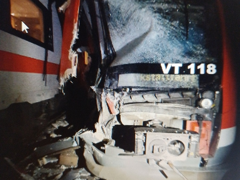 BPOL-HB: Zugkollision: ICE touchiert Regionalzug - Foto: presseportal.de