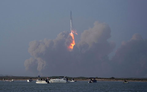 Die Mega-Rakete «Starship» von SpaceX startet zu ihrem zweiten Testflug. Der Test konnte allerdings erneut nicht abgeschlossen werden. - Foto: Eric Gay/AP/dpa Die Mega-Rakete «Starship» von SpaceX startet zu ihrem zweiten Testflug. Der Test konnte allerdings erneut nicht abgeschlossen werden. - Foto: Eric Gay/AP/dpa