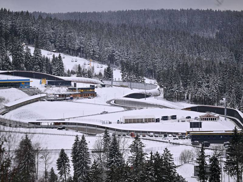 Deutsche Eis-Bahnen wollen sich um die Gastgeber-Rolle für die Winterspiele 2026 bemühen. - Foto: Martin Schutt/dpa