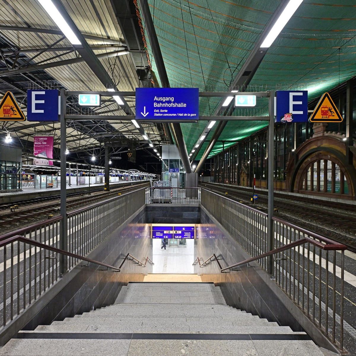 Leere Bahnsteige im Erfurter Hauptbahnhof. - Foto: Martin Schutt/dpa