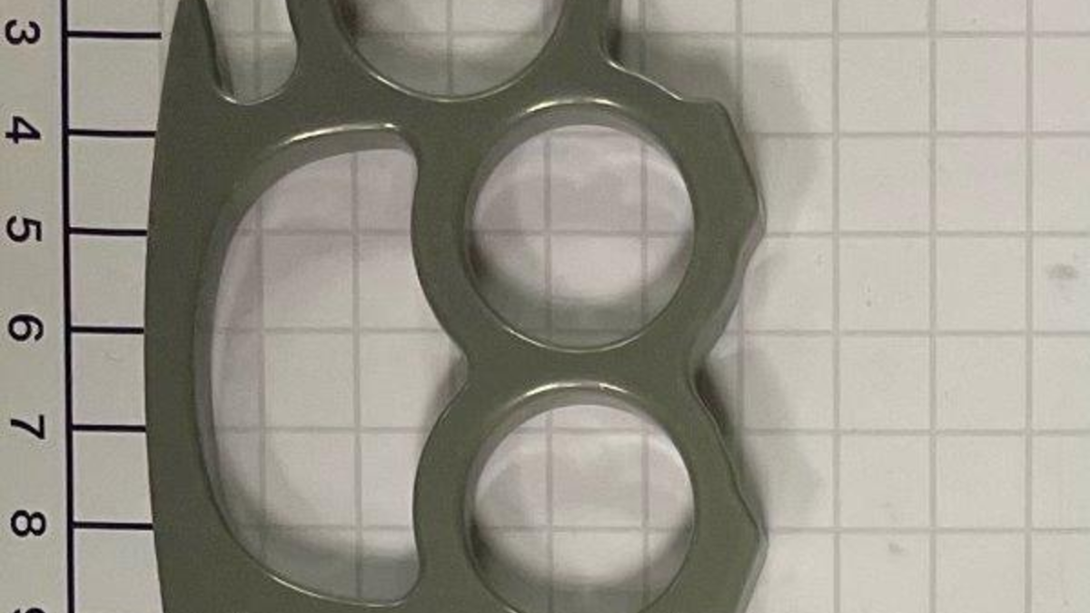 BPOL NRW: Bundespolizisten stellen Schlagring und Drogen sicher - Foto: presseportal.de