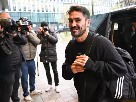 Für Nationalspieler Ilkay Gündogan (r) wird die Partie gegen die Türkei ein besonderes Spiel. - Foto: Arne Dedert/dpa