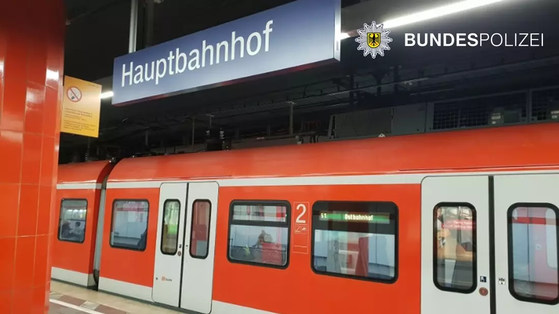 Bundespolizeidirektion München: Betrunkener mit Schutzengel / Mann fällt ins Gleis und schläft ein - Bild: presseportal.de