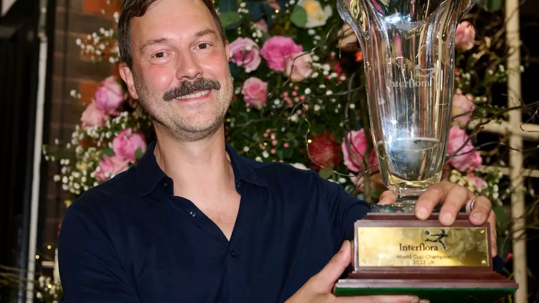 Nicolaus Peters, Weltmeister der Floristen, über Trends in der Winterfloristik / Farbexplosion statt Ton in Ton: trendy Winterfloristik ist knallig bunt - Bild: presseportal.de