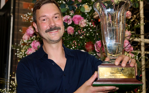 Nicolaus Peters, Weltmeister der Floristen, über Trends in der Winterfloristik / Farbexplosion statt Ton in Ton: trendy Winterfloristik ist knallig bunt - Foto: presseportal.de