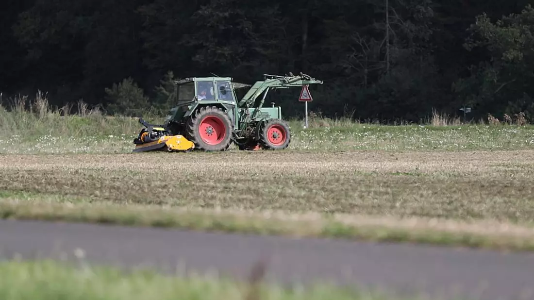 Bauer auf Traktor (Archiv) - Bild: über dts Nachrichtenagentur