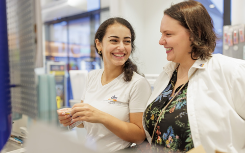 Erfolgreiche Omnichannel-Strategie sorgt bei dm im JubilĂ€umsjahr fĂŒr Wachstumsschub / Cashflow ist Grundlage fĂŒr Investitionen in dm-MĂ€rkte und IT im GeschĂ€ftsjahr 2023/2024 - Foto: presseportal.de Erfolgreiche Omnichannel-Strategie sorgt bei dm im JubilĂ€umsjahr fĂŒr Wachstumsschub / Cashflow ist Grundlage fĂŒr Investitionen in dm-MĂ€rkte und IT im GeschĂ€ftsjahr 2023/2024 - Foto: presseportal.de