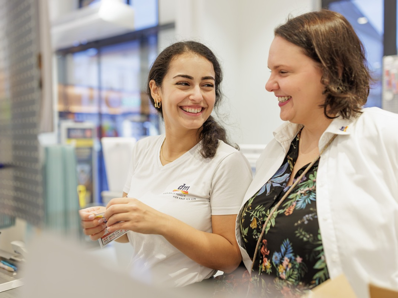 Erfolgreiche Omnichannel-Strategie sorgt bei dm im Jubiläumsjahr für Wachstumsschub / Cashflow ist Grundlage für Investitionen in dm-Märkte und IT im Geschäftsjahr 2023/2024 - Foto: presseportal.de