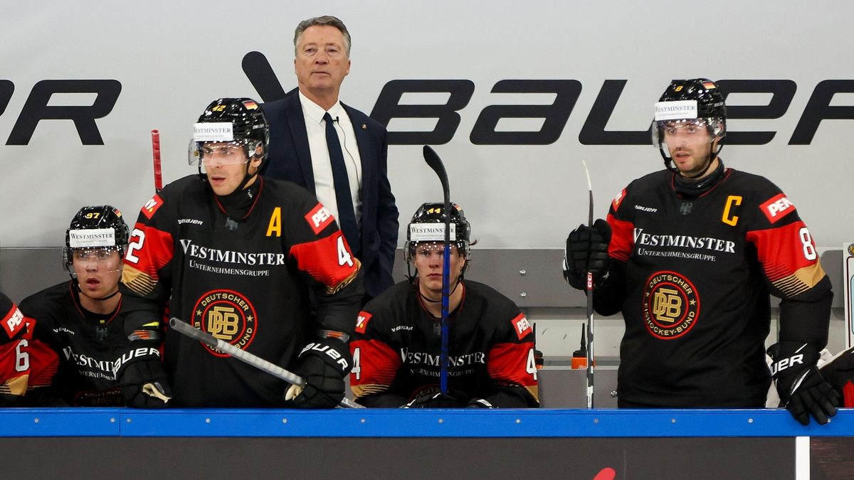 Einige Nationalspieler trugen bereits beim Deutschland Cup einen Halsschutz. - Foto: Christian Kolbert/dpa