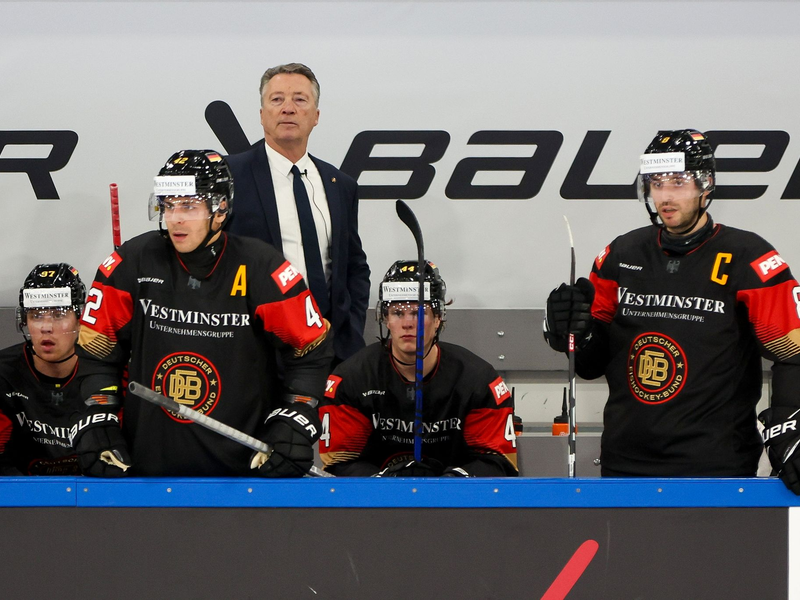 Einige Nationalspieler trugen bereits beim Deutschland Cup einen Halsschutz. - Foto: Christian Kolbert/dpa