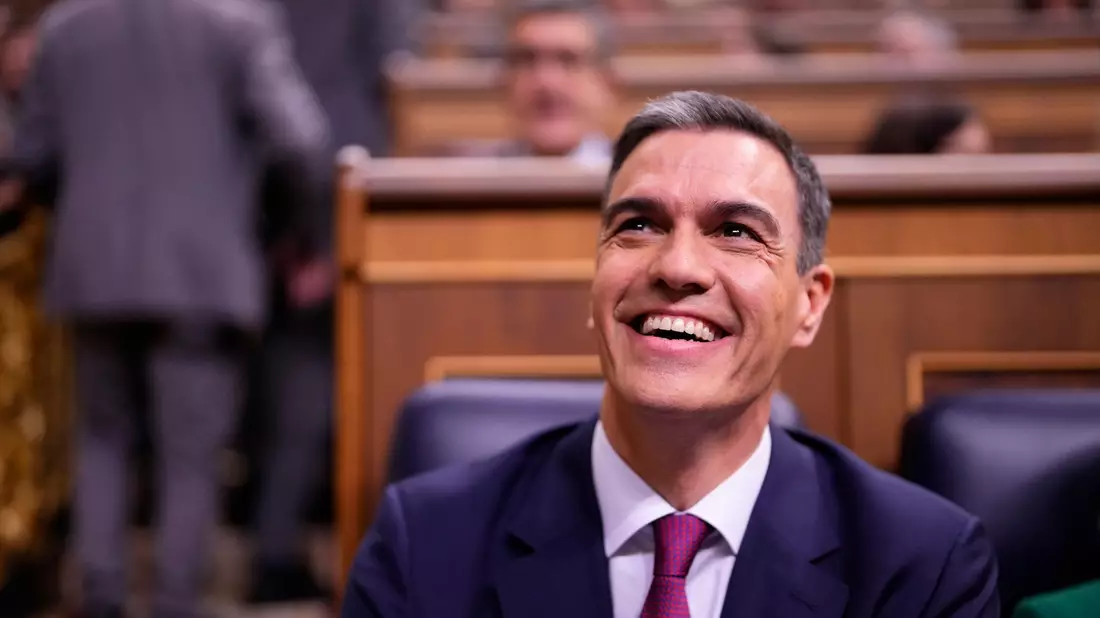Pedro Sanchez, Ministerpräsident von Spanien, während der Amtseinführungsdebatte im spanischen Parlament. - Bild: Manu Fernandez/AP/dpa