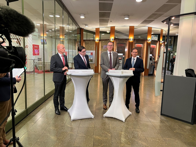 LKA-RP: Ebling/Hirsch/Germano: Nicht nachlassen im Kampf gegen Automatensprenger - Foto: presseportal.de