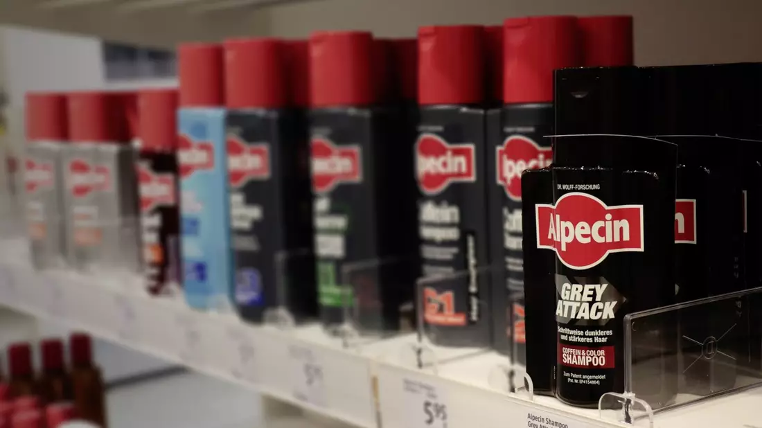 Neuheit gegen graues Männerhaar verfügbar / Verwender fühlen sich mit dunklem Haar deutlich jünger - Bild: presseportal.de