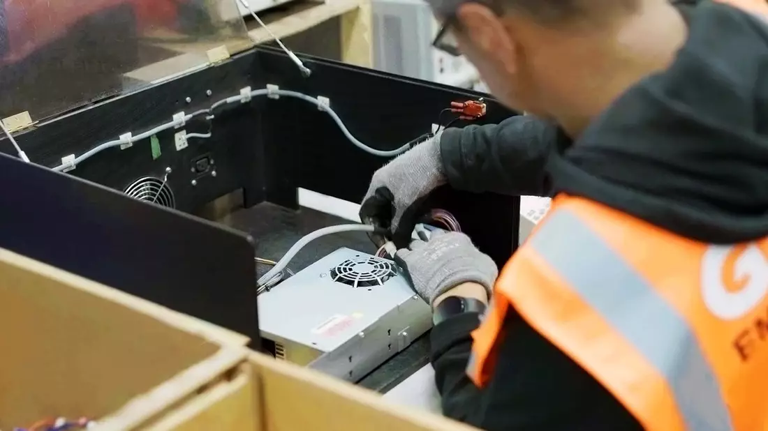 GXO baut GXO ServiceTech in Deutschland aus: Der Spezialist für Reparaturen, Upgrades und Retouren von Unterhaltungselektronik arbeitet jetzt in einem neuen, hochmodernen Lager in Dormagen - Bild: presseportal.de