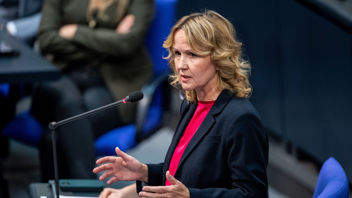 «Klimaschutz und Klimavorsorge verursachen Kosten. Aber wenn wir das unterlassen würden, wären die Kosten ein Vielfaches höher»: Steffi Lemke. - Foto: Melissa Erichsen/dpa