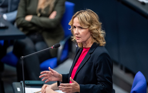 «Klimaschutz und Klimavorsorge verursachen Kosten. Aber wenn wir das unterlassen würden, wären die Kosten ein Vielfaches höher»: Steffi Lemke. - Foto: Melissa Erichsen/dpa