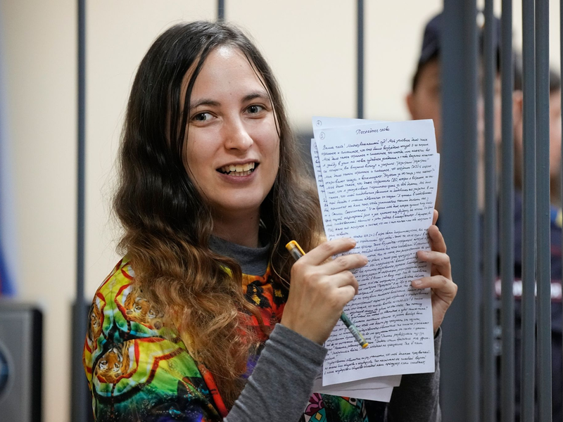 Von Amnesty International und Memorial als politische Gefangene eingestuft: Alexandra Skotschilenko. - Foto: Dmitri Lovetsky/AP/dpa