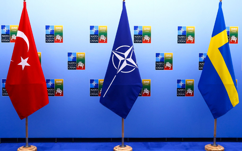 Die Türkei hatte den Nato-Beitritt Schwedens blockiert und aus ihrer Sicht unzureichenden Einsatz Schwedens gegen «Terrororganisationen» begründet. - Foto: Yves Herman/Reuters/AP/dpa