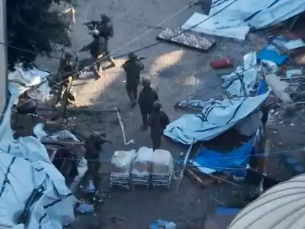 Israelische Soldaten in der Nähe des Schifa-Krankenhauses in Gaza-Stadt. - Foto: Israel Defense Forces/IDF/AP/dpa