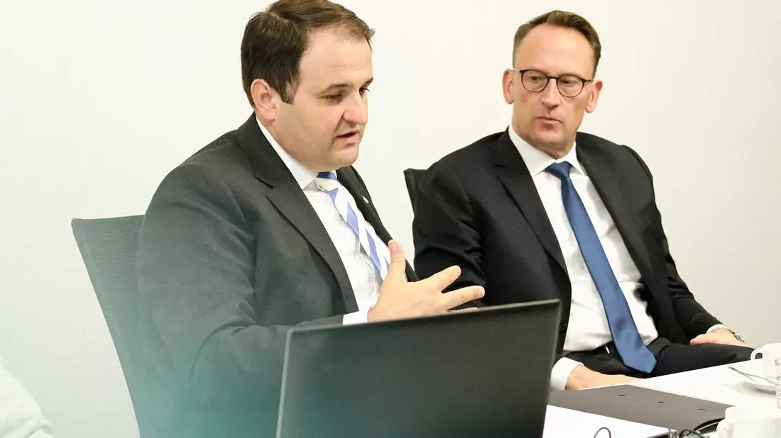 Mit KI gegen Antisemitismus und Hassrede im Internet / Medienminister Nathanael Liminski besucht das Aufsichtsteam der Landesanstalt für Medien NRW - Bild: presseportal.de