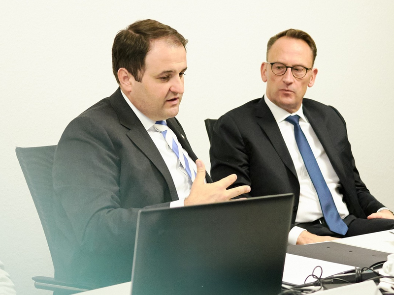 Mit KI gegen Antisemitismus und Hassrede im Internet / Medienminister Nathanael Liminski besucht das Aufsichtsteam der Landesanstalt für Medien NRW - Foto: presseportal.de