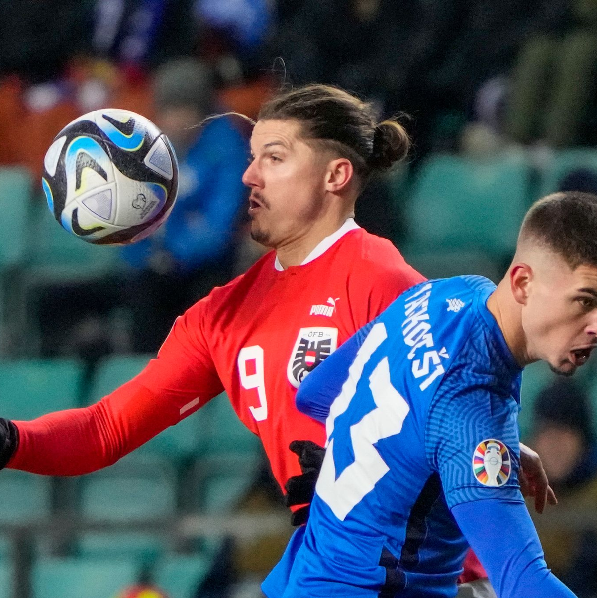 Die Österreicher um Marcel Sabitzer (l) setzten sich in Estland mit 2:0 durch. - Foto: Sergei Grits/AP/dpa
