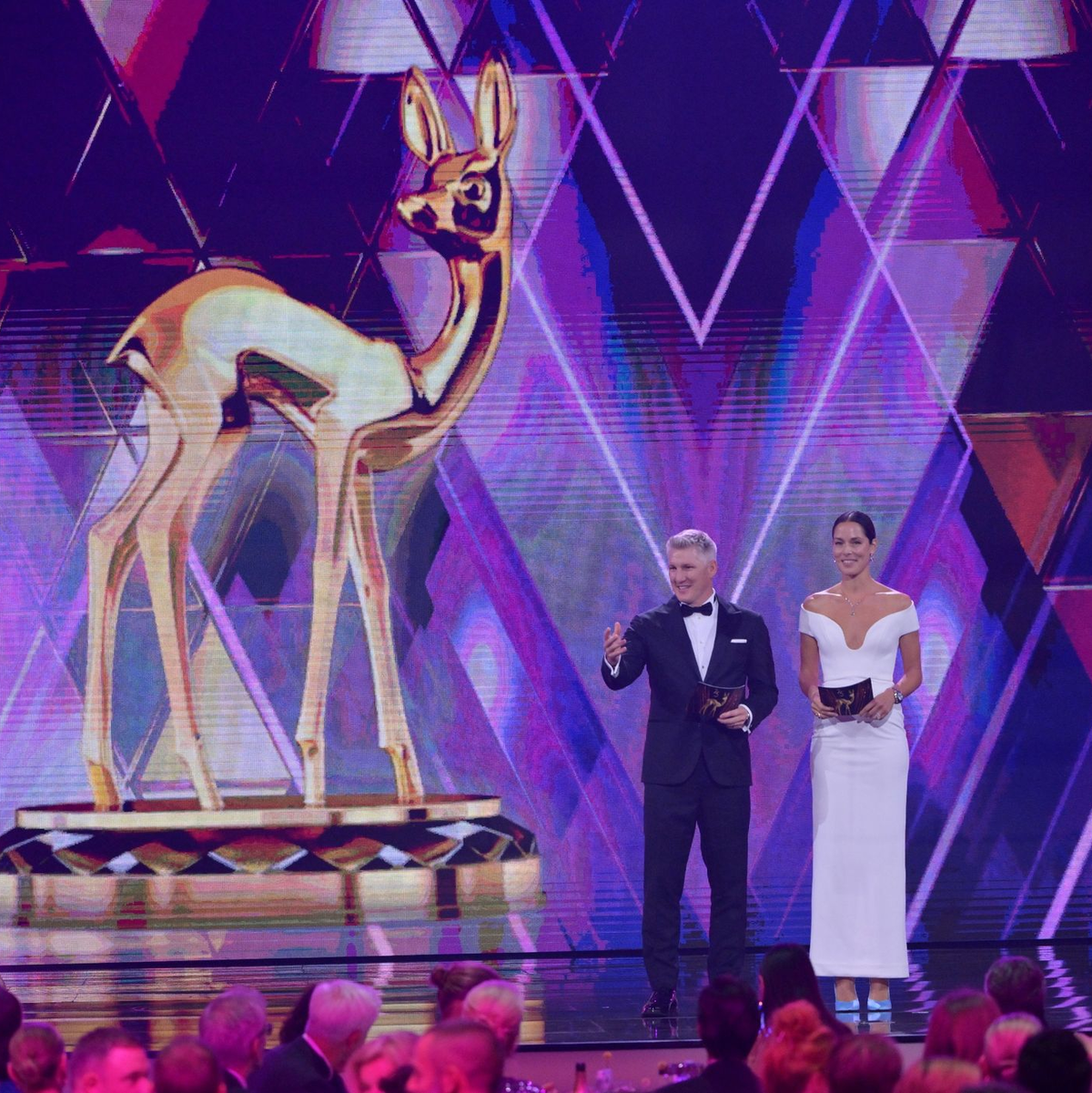 Ana Ivanovic und Bastian Schweinsteiger verliehen den Bambi in der Kategorie «Sport». - Foto: Peter Kneffel/dpa