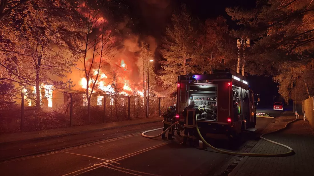 FW Celle: Gebäudebrand in Westercelle - 1. Lagemeldung! - Bild: presseportal.de