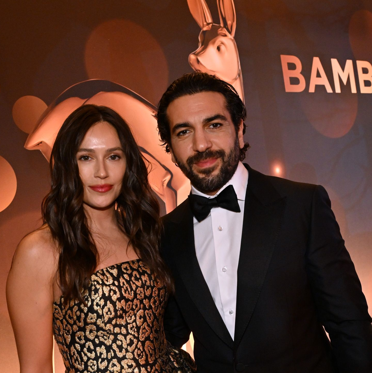 Schauspieler Elyas M'Barek war auch unter den Nominierten. Hier mit Ehefrau Jessica. - Foto: Peter Kneffel/dpa