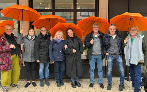 POL-PDPS: STOPPT GEWALT GEGEN FRAUEN - Aktion der Lenkungsgruppe des Regionalen Runden Tisches am 25.Novemder in Zweibrücken - Foto: presseportal.de