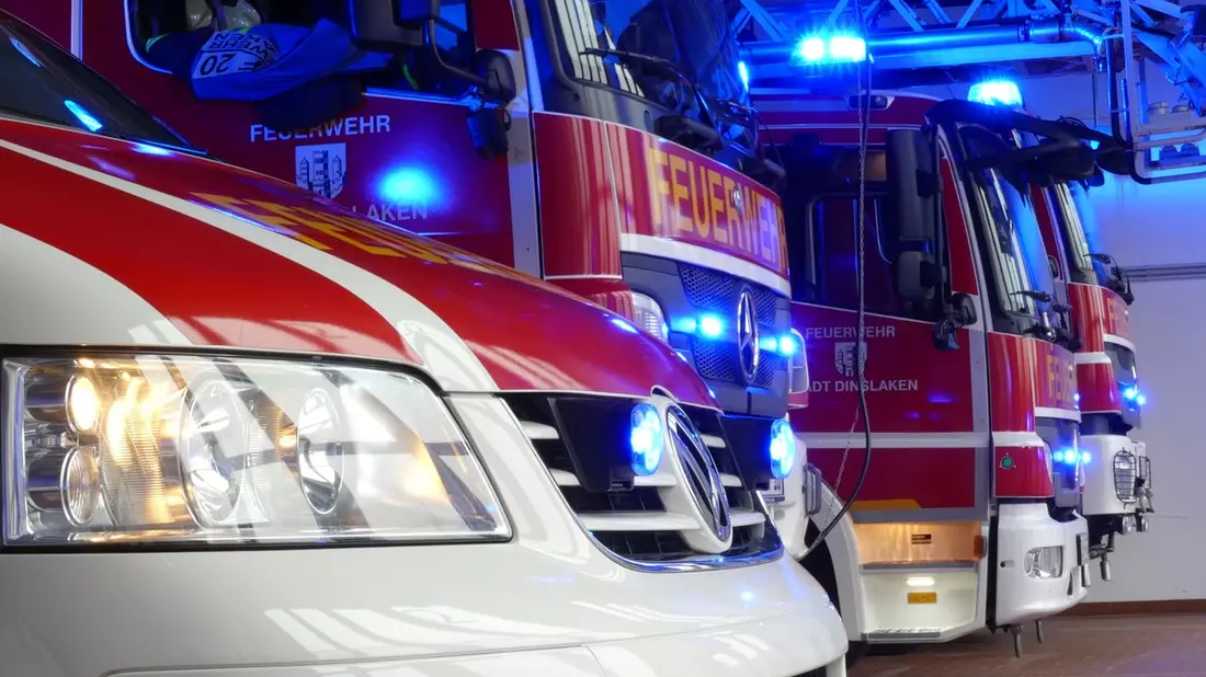 FW Dinslaken: Brand in einem Gewerbebetrieb in Dinslaken - Bild: presseportal.de