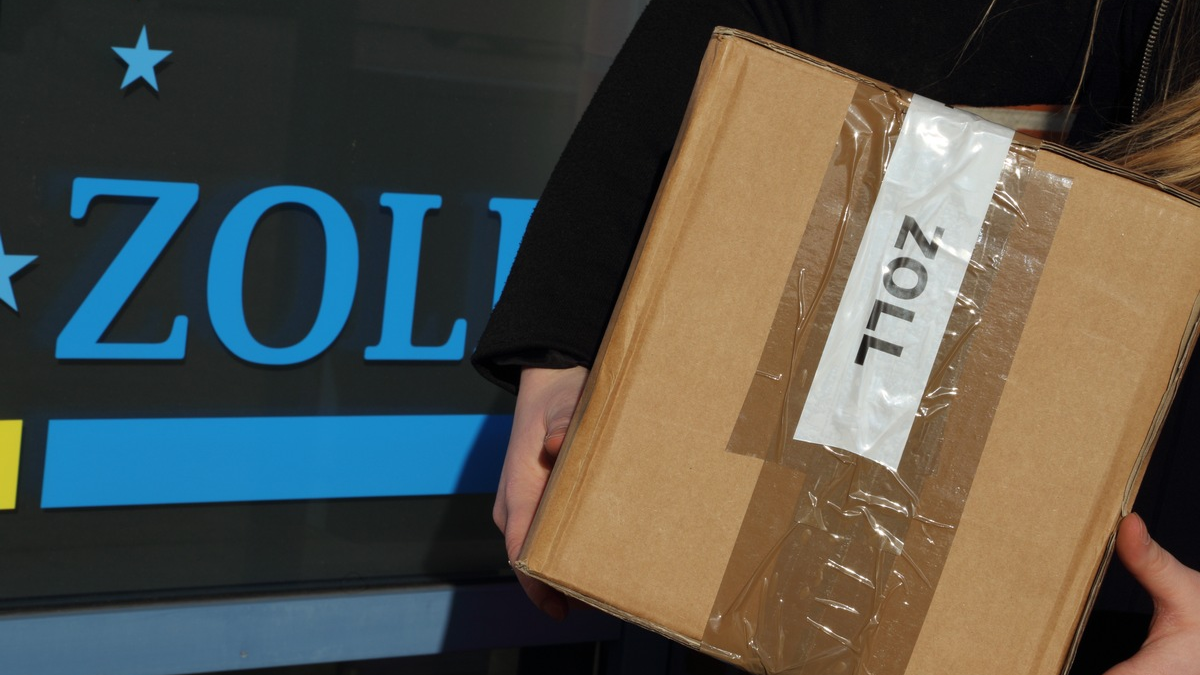 HZA-BS: Wie das Paket schnell und sicher in der Weihnachtszeit durch den Zoll kommt - Foto: presseportal.de