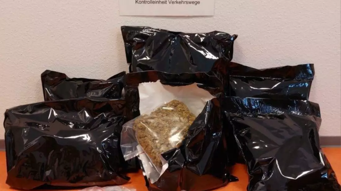 HZA-OS: Mit Koks in der Unterhose auf Reisen; Osnabrücker Zoll schnappt Drogenschmuggler - Bild: presseportal.de
