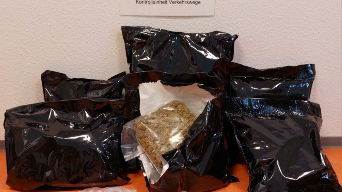 HZA-OS: Mit Koks in der Unterhose auf Reisen; Osnabrücker Zoll schnappt Drogenschmuggler - Foto: presseportal.de