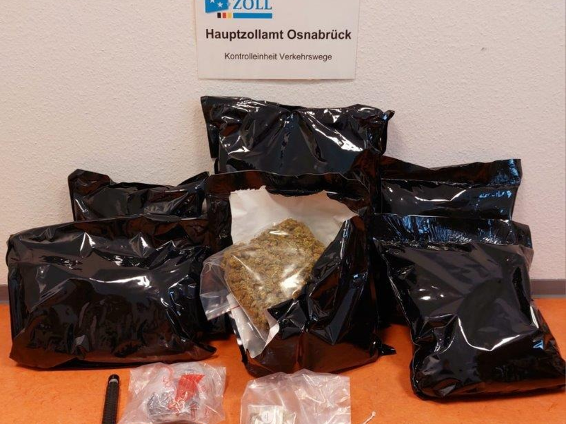 HZA-OS: Mit Koks in der Unterhose auf Reisen; Osnabrücker Zoll schnappt Drogenschmuggler - Foto: presseportal.de