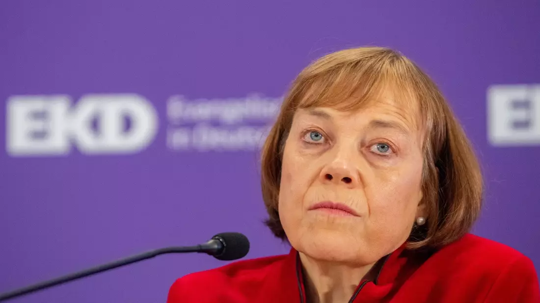Annette Kurschus ist Ratsvorsitzende der Evangelischen Kirche in Deutschland - und aktuell in Erklärungsnot. - Bild: Stefan Puchner/dpa