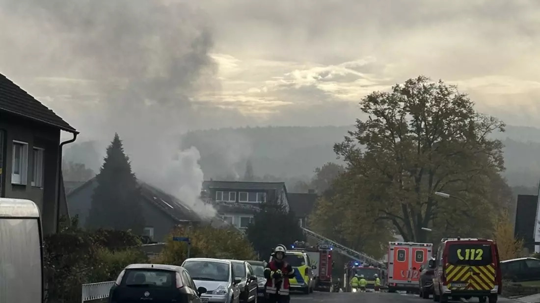 FW-DO: Feuer in einer Dachgeschosswohnung im Dortmunder Süden - Drei Katzen starben - Bild: presseportal.de