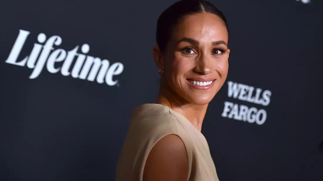Meghan, Herzogin von Sussex, kommt zu der Veranstaltung «Variety Power of Women 2023» in Los Angeles. - Bild: Jordan Strauss/Invision/AP