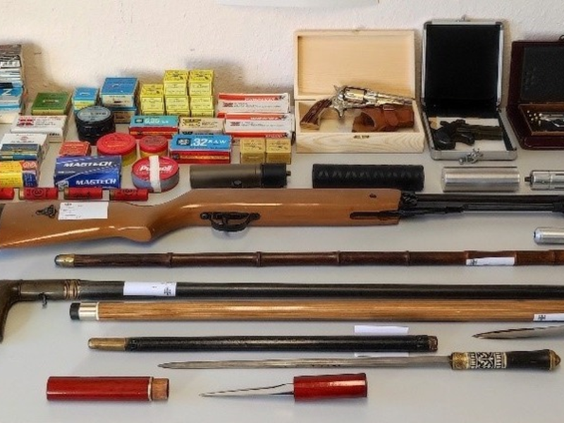 ZOLL-H: Umfangreiche Waffen- und Munitionssammlung bei 59-Jährigem in Salzgitter Bad sichergestellt - Foto: presseportal.de