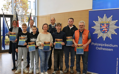 POL-OH: Helfen statt Handy zücken: Polizeipräsident Tegethoff dankt verdienten Bürgerinnen und Bürgern für Zivilcourage - Foto: presseportal.de