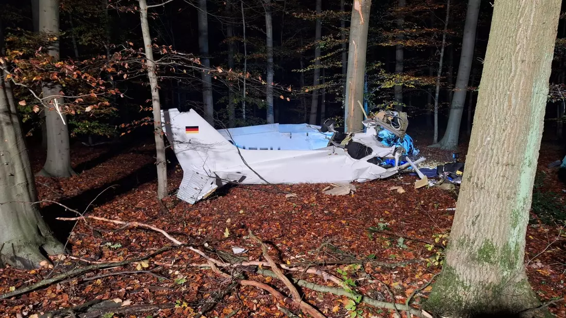FW-BOT: Absturz eines Kleinflugzeugs - eine Person tödlich verletzt - Bild: presseportal.de