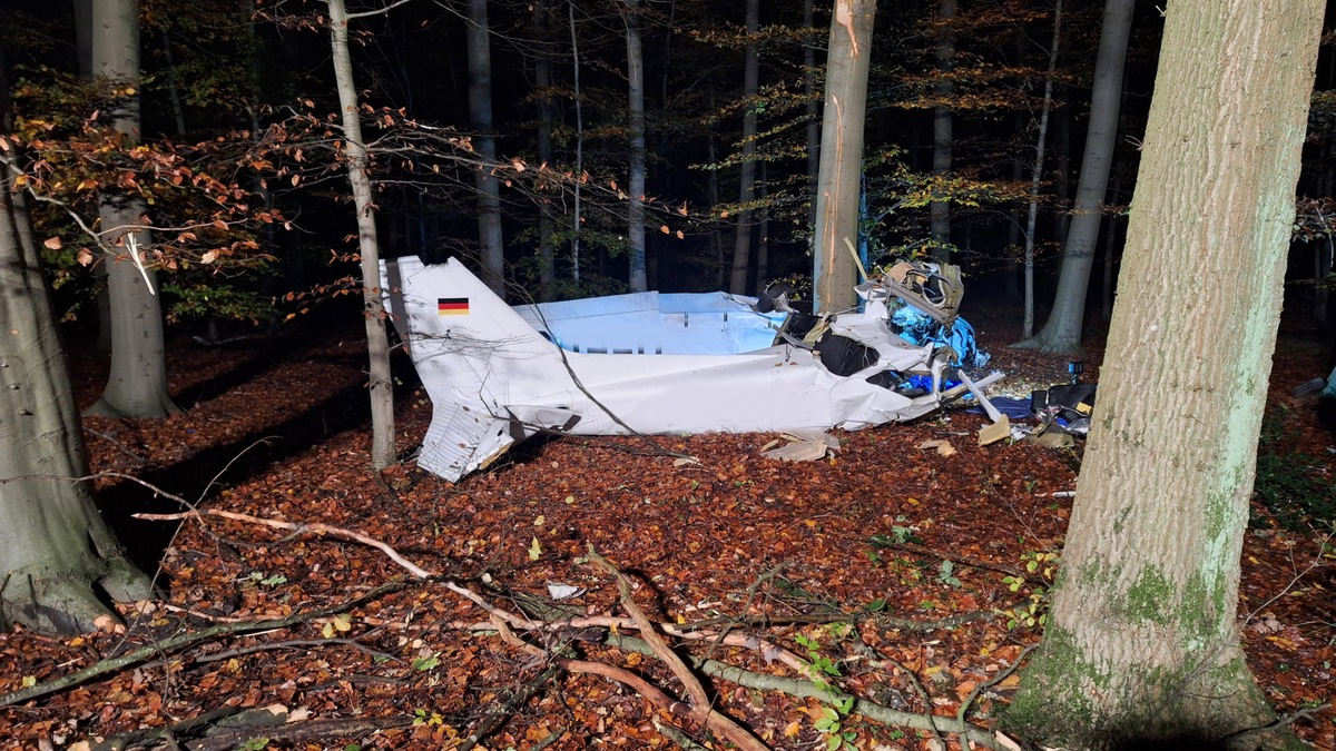 FW-BOT: Absturz eines Kleinflugzeugs - eine Person tödlich verletzt - Foto: presseportal.de
