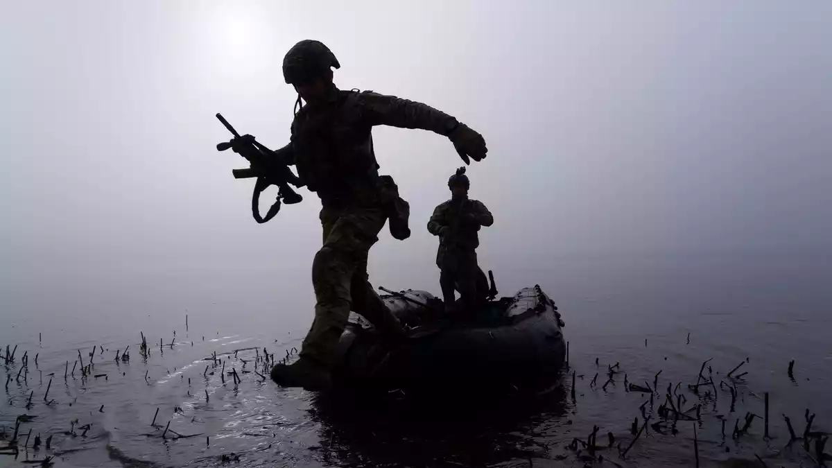 Der Brückenkopf am Dnipro soll viele Tote auf Seiten der Ukrainer gefordert haben. (Archivbild)  - Bild: Mstyslav Chernov/AP/dpa