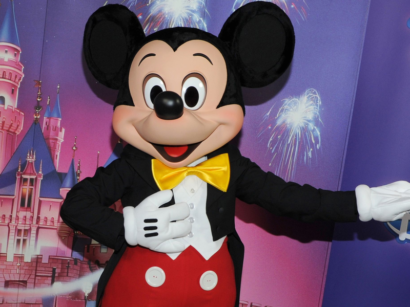 Nicht nur bei Kindern beliebt: Mickey Mouse. - Foto: Ursula Düren/dpa
