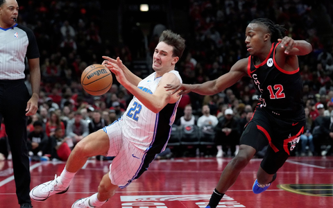 Orlandos Franz Wagner (l) erzielte 21 Punkte gegen die Chicago Bulls. - Foto: Nam Y. Huh/AP