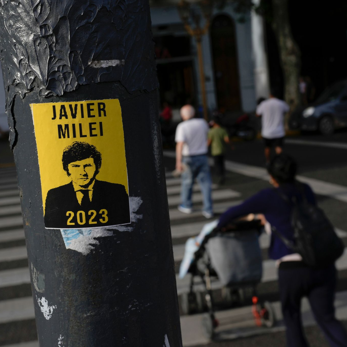 Regierungskandidat Sergio Massa dürfte die bisherige Politik mit massiven Eingriffen des Staates in die Wirtschaft und umfangreichen Sozialprogrammen grundsätzlich fortsetzen. - Foto: Matias Delacroix/AP
