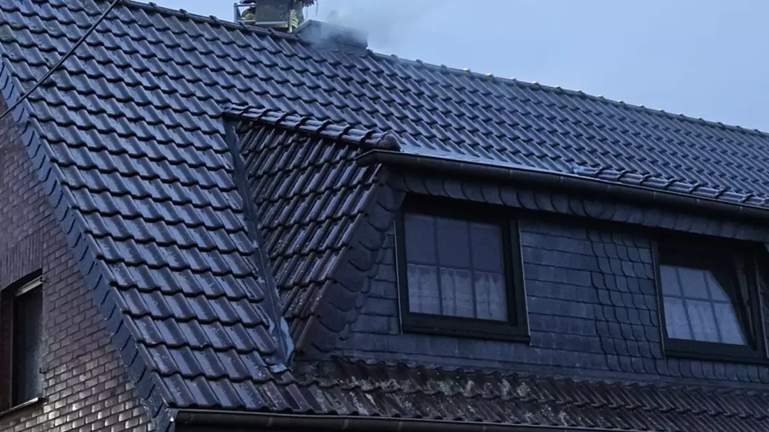 FW Xanten: Kaminbrand in Xanten-Lüttingen - Bild: presseportal.de
